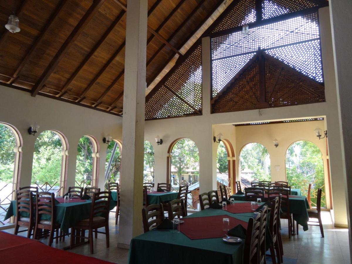 Hotel Shalini Anurâdhapura Extérieur photo