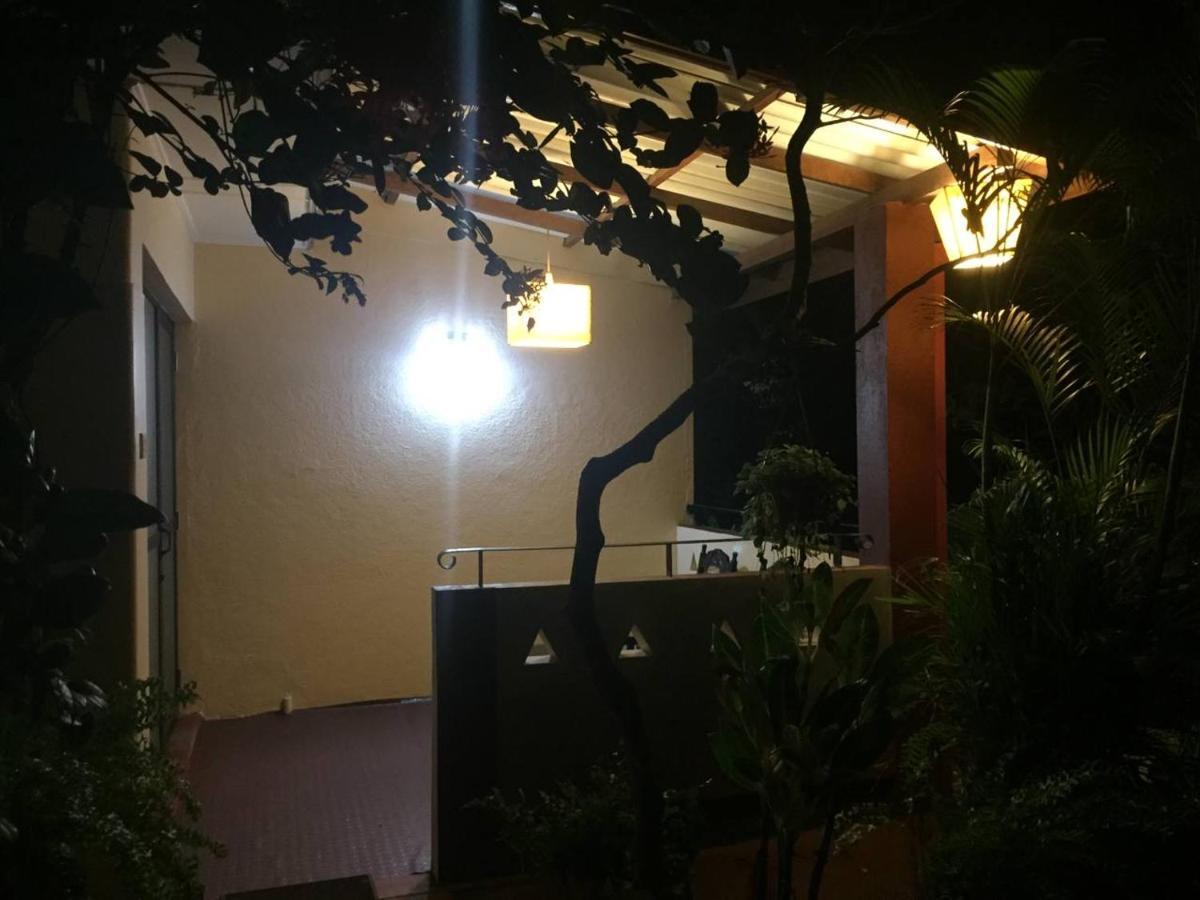 Hotel Shalini Anurâdhapura Extérieur photo