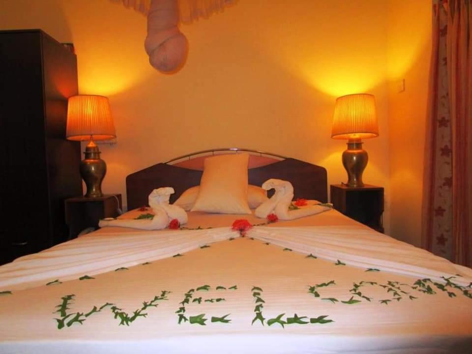 Hotel Shalini Anurâdhapura Extérieur photo