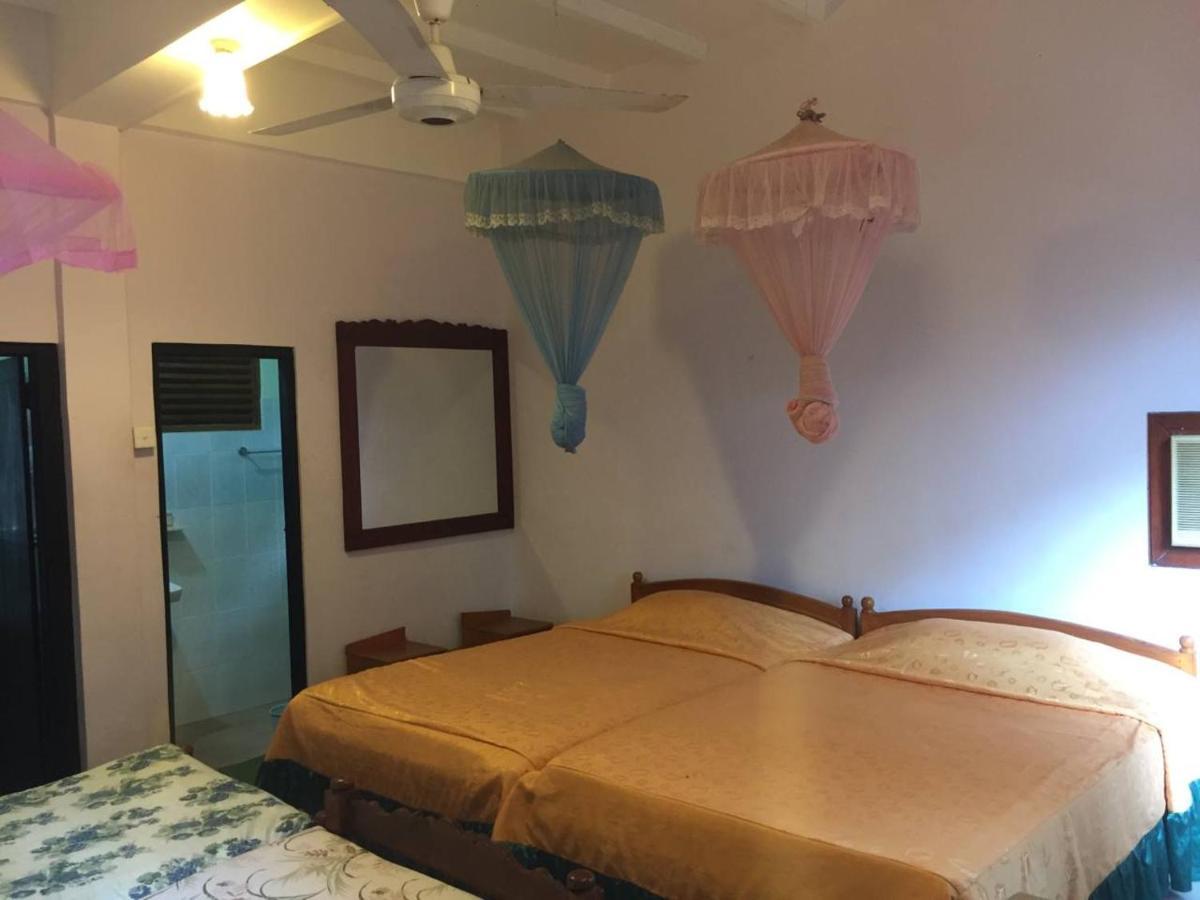 Hotel Shalini Anurâdhapura Extérieur photo