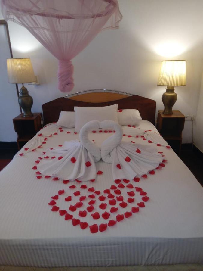 Hotel Shalini Anurâdhapura Extérieur photo